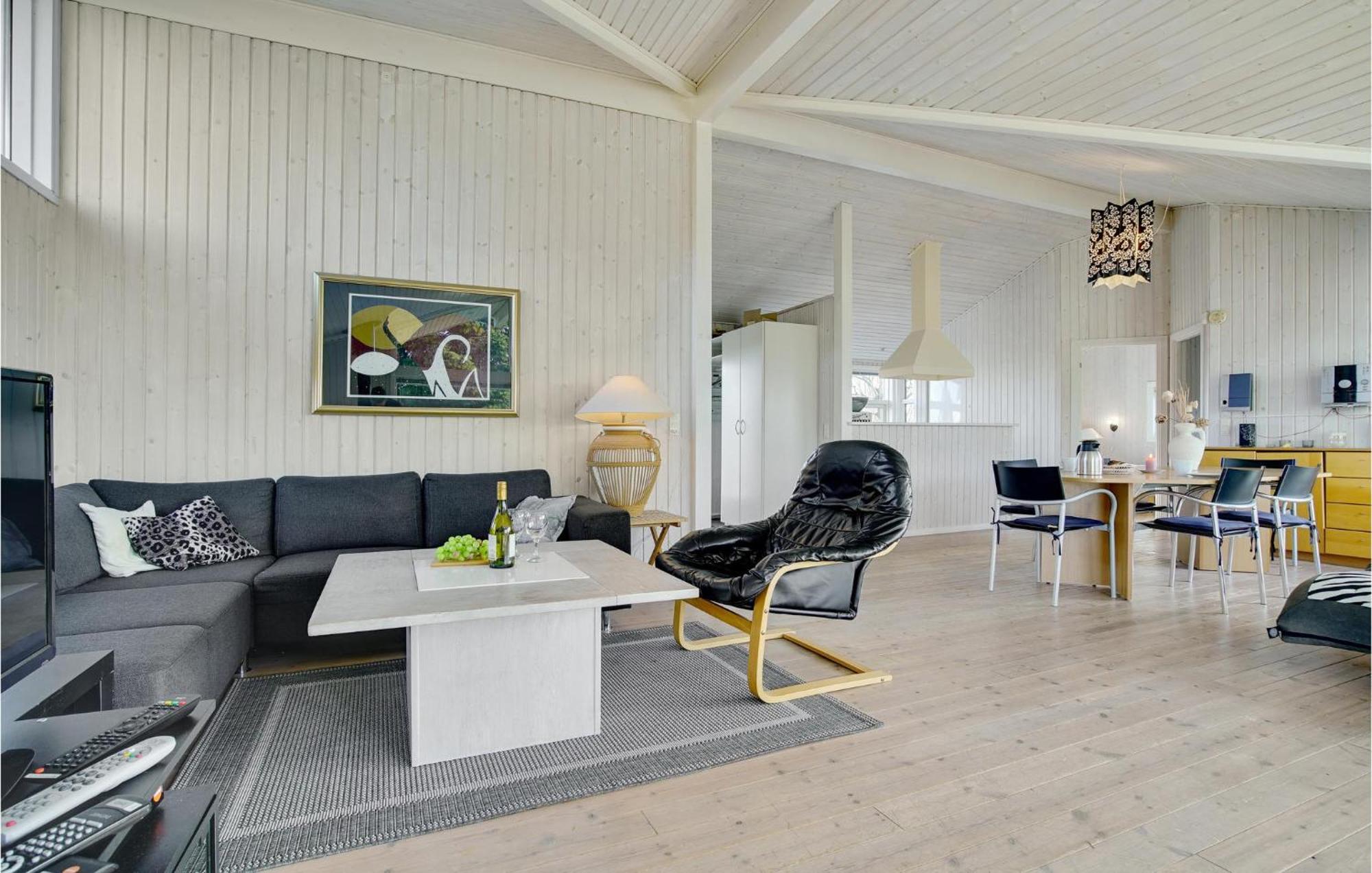 Awesome Home In Stroby With Wifi Экстерьер фото