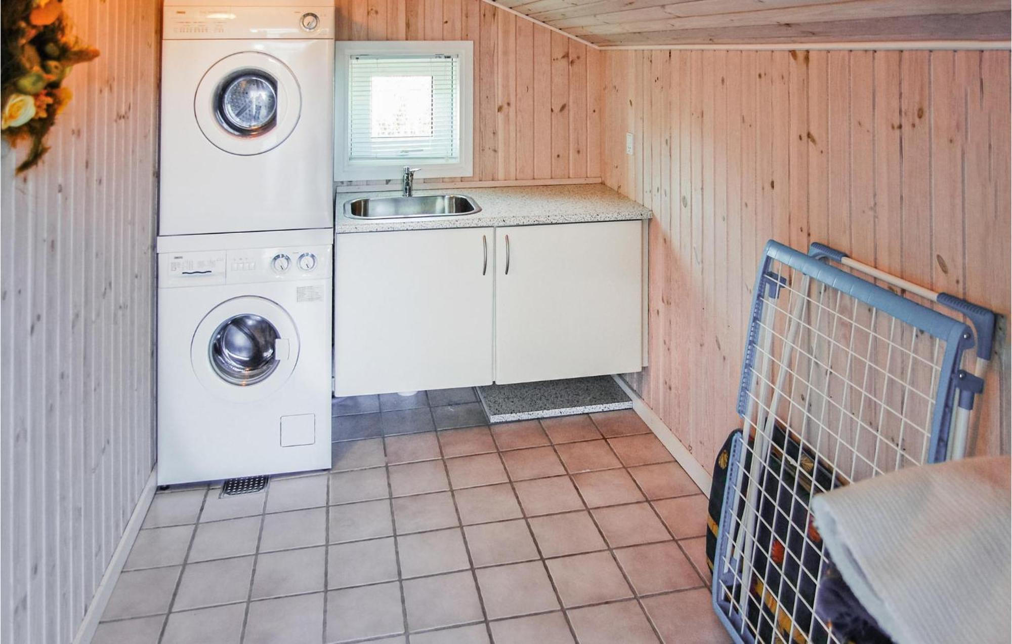 Awesome Home In Stroby With Wifi Экстерьер фото